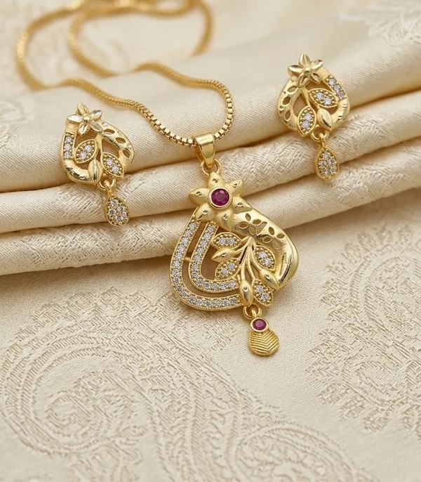 MICRO_GOLD_PLATTED_CHAIN_PENDANT_WITH_EARRINGS_SET
