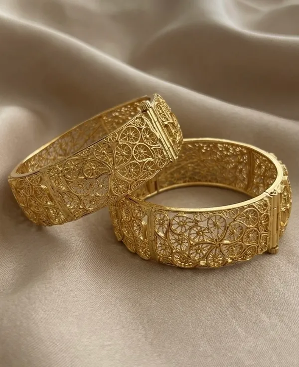 Gold_Metal_Pink_Stone_Filigree_Bangles_For_Women