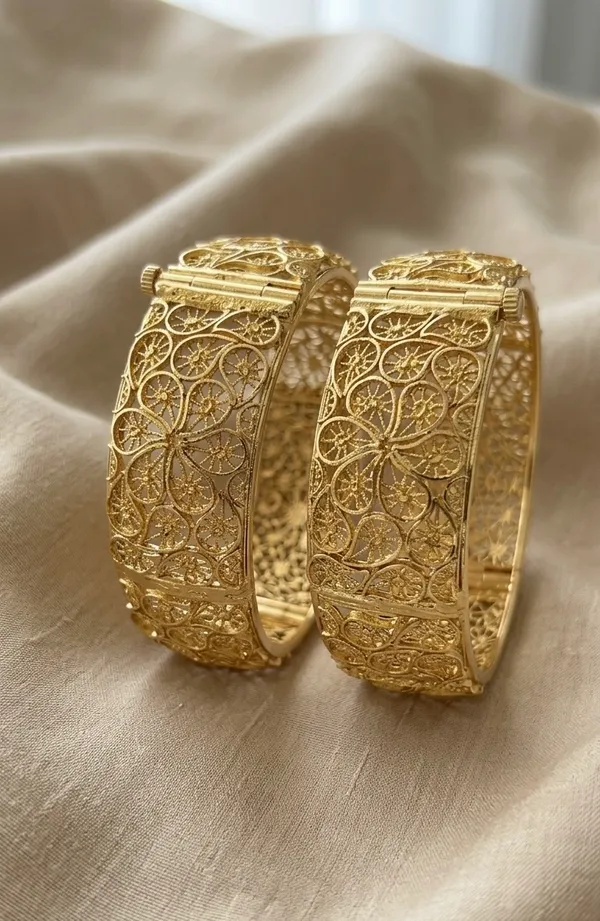 Gold_Metal_Pink_Stone_Filigree_Bangles_For_Women