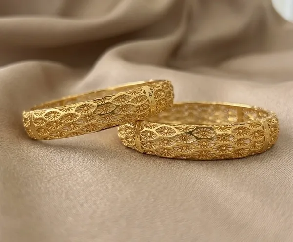 Gold_Metal_Textured_Floral_Motif_Bangles_For_Women