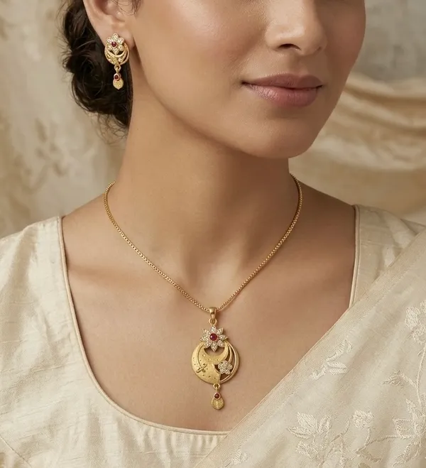 MICRO__GOLD_PLATTED_CHAIN_PENDANT_WITJH_EARRING_SET