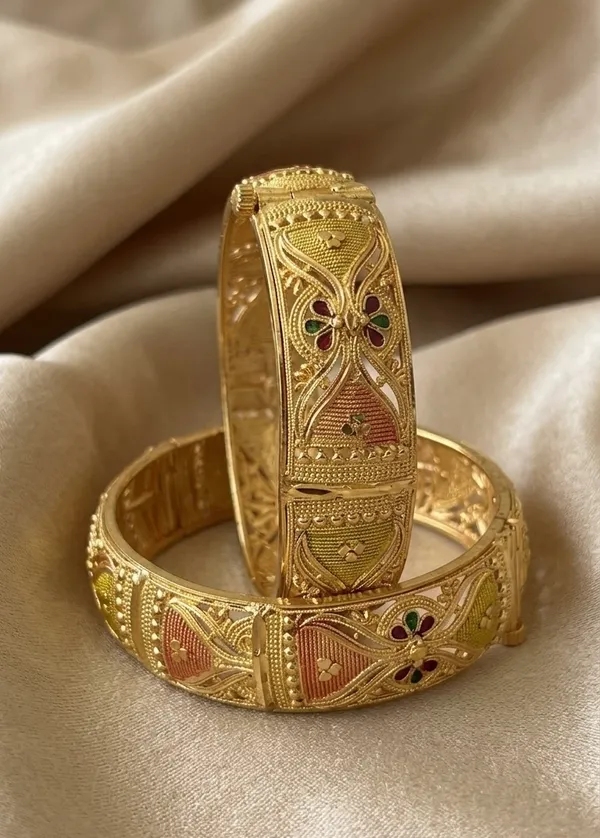 Gold_platted_scroo_Bangles_For_Women_combo_pack_of_3