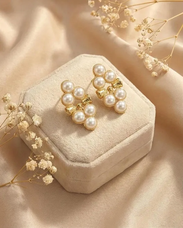 Pearl_Cluster_Stud_Earrings