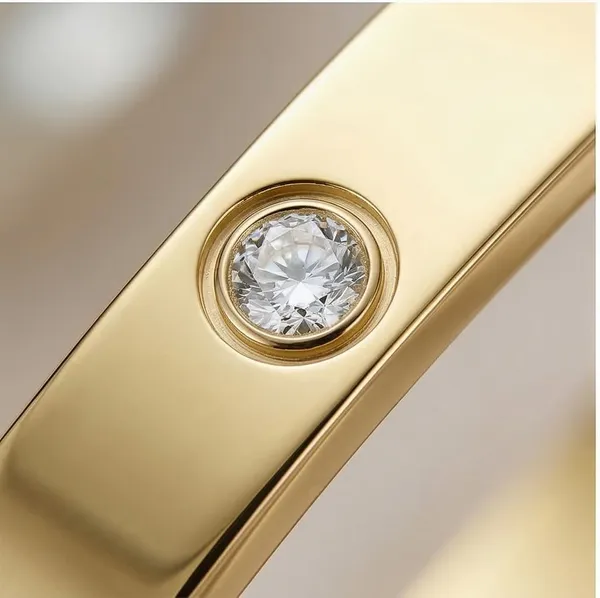 Diamond_Studded_Bracelet_For_Women