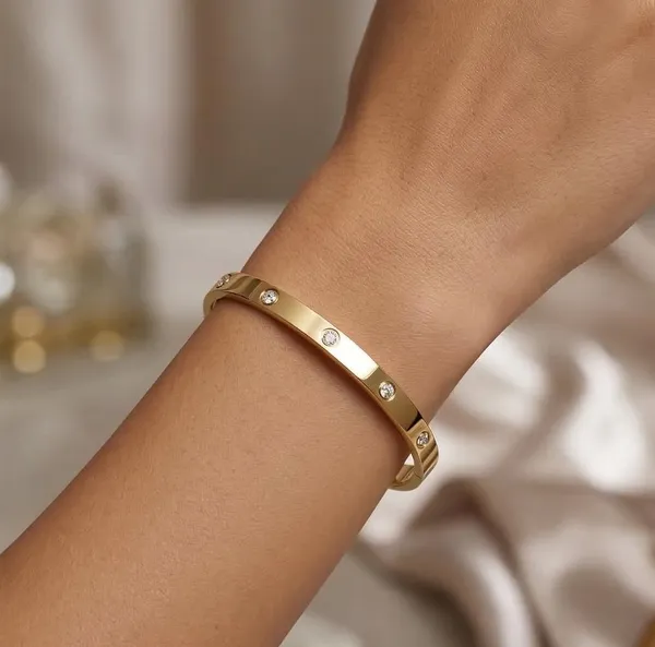 Diamond_Studded_Bracelet_For_Women