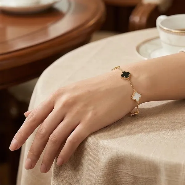 Clover_Bracelet_For_Women