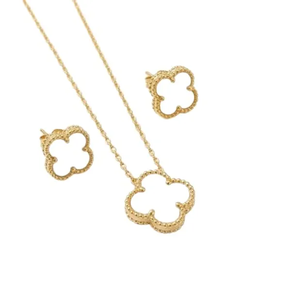 Clover_Jewelry_Set_With_Necklace_And_Earrings