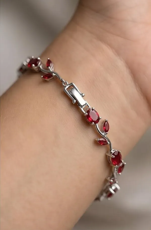 Leaf_Vine_Design_Bracelet_For_Women