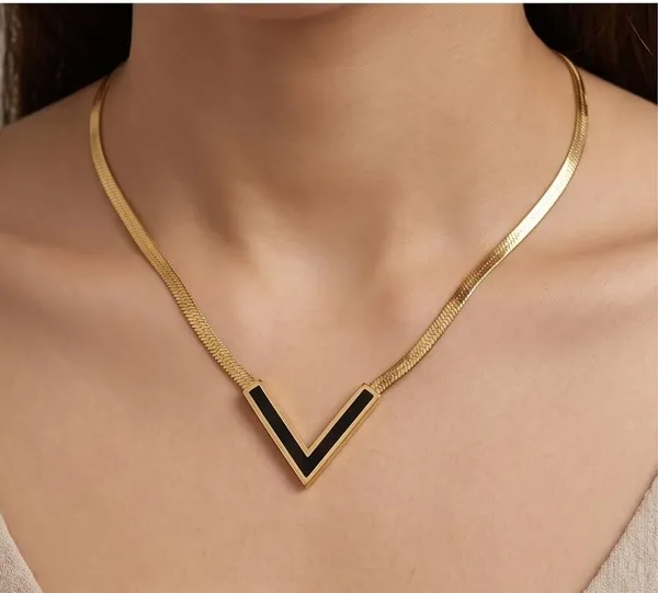 V_Shape_Pendant_Necklace_For_Women