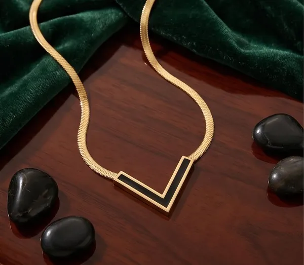 V_Shape_Pendant_Necklace_For_Women