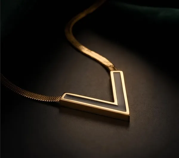 V_Shape_Pendant_Necklace_For_Women