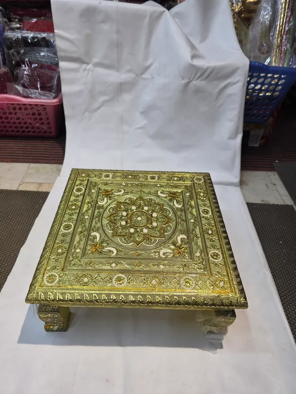 Brass_Traditional_Floral_Mandala_Golden_Square_Pooja_Chowki