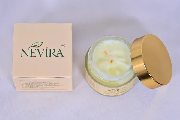 Nevira_Glow_&_De-Tan_Face_Care_Duo