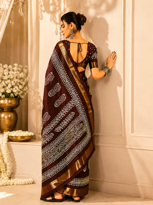 Elegant_Brown_Batik_Silk_Saree_with_Golden_Border