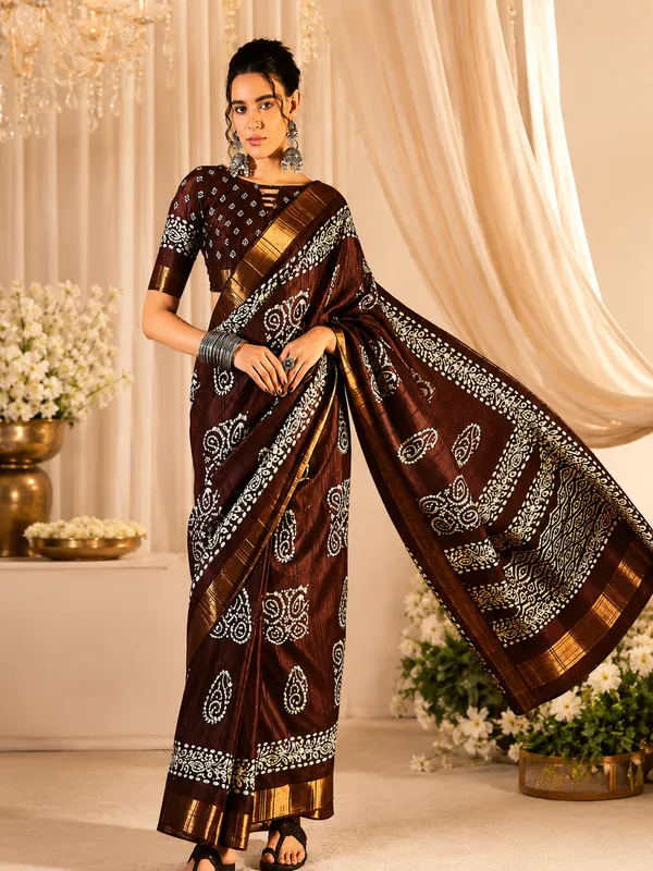 Elegant_Brown_Batik_Silk_Saree_with_Golden_Border