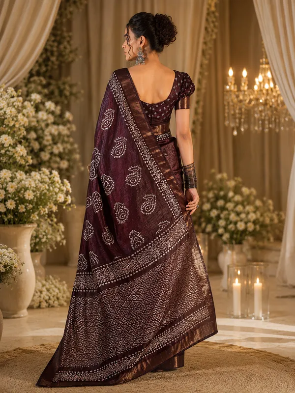 Elegant_Coffee_Brown_Saree_with_Traditional_Print