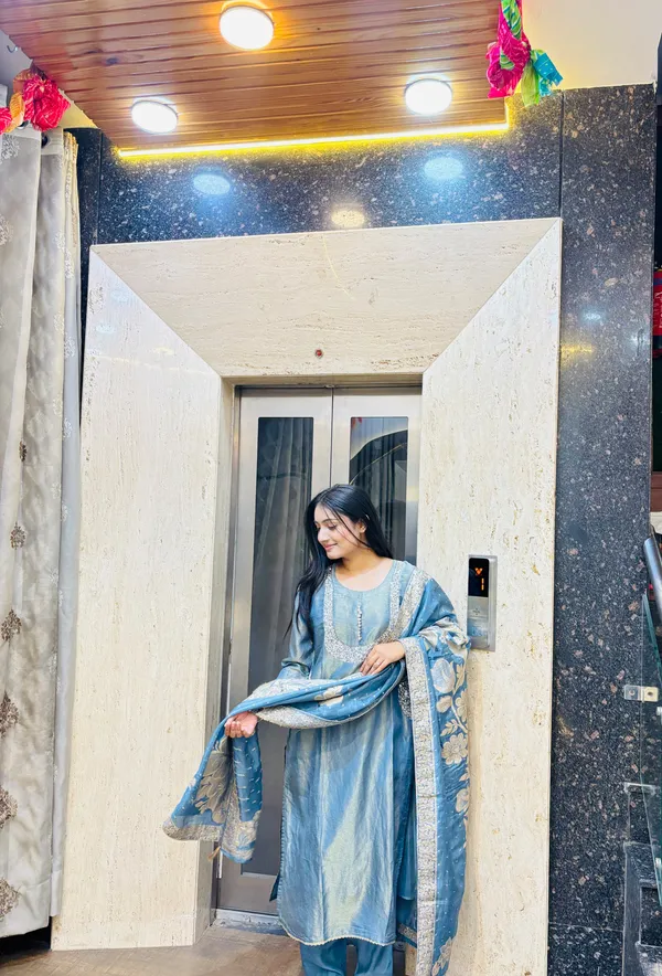 Elegant_Handwork_Neck_&_Pocket_Design_Suit