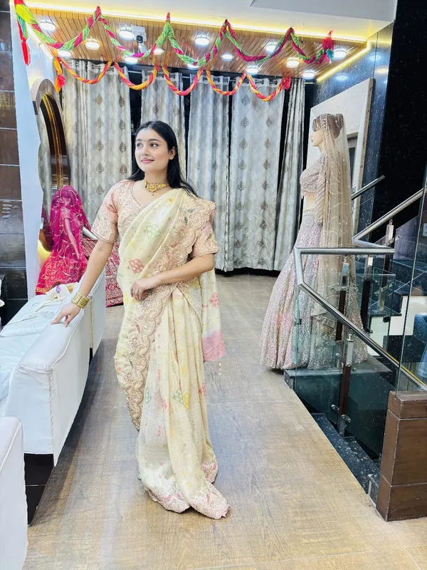Elegant_Ivory_Handwork_Designer_Saree_with_Embroidered_Border