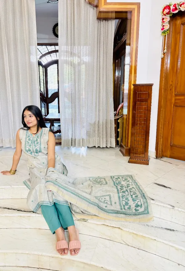 Elegant_Off-White_Embroidered_Kurti_Pant_Set_with_Dupatta_|_Cotton_Blend_Ethnic_Suit_for_Women