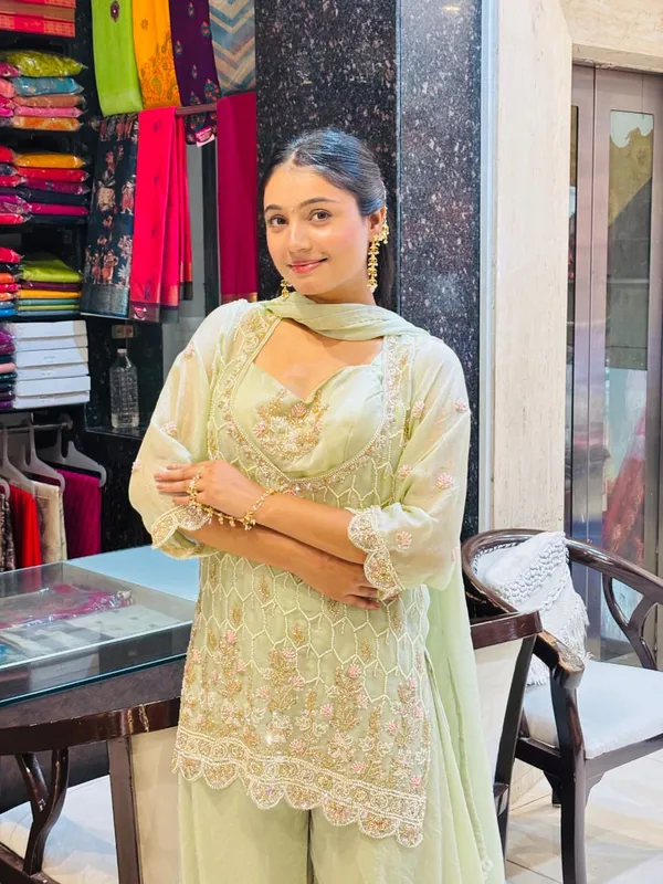 Elegant_Pastel_Green_Embroidered_Sharara_Suit_Set