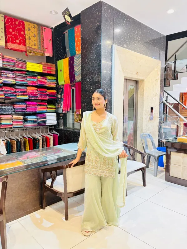 Elegant_Pastel_Green_Embroidered_Sharara_Suit_Set
