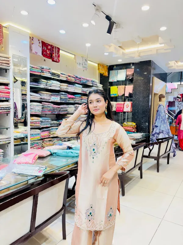 Elegant_Peach_Embroidered_Kurta_Set