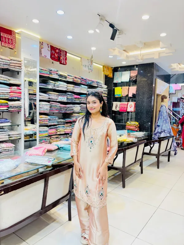 Elegant_Peach_Embroidered_Kurta_Set