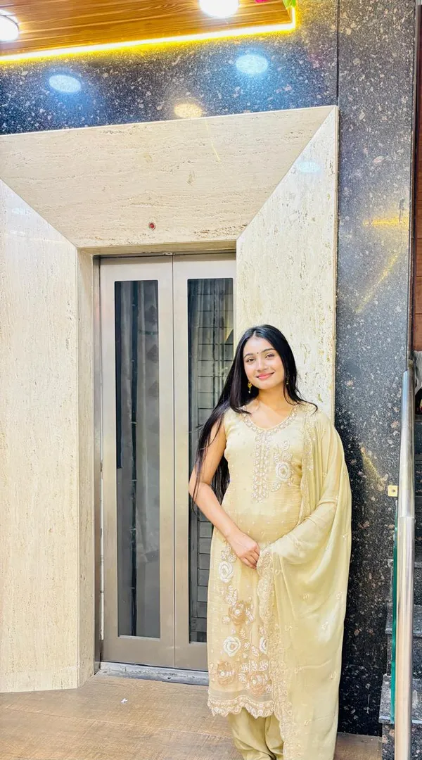 Golden_Elegant_Handwork_Suit_Set