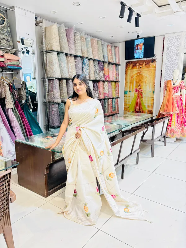 Cream_Floral_Embroidered_Silk_Blend_Saree_For_Women