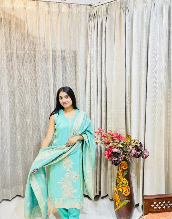Women's_Sea_Green_Embroidered_Kurti_Trouser_with_Dupatta_Set