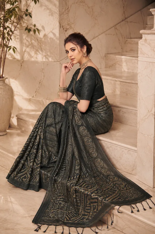Artistic_Tribal_Print_Saree_In_Smoky_Grey