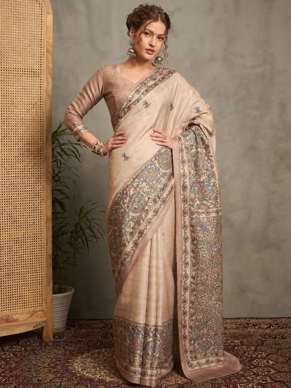 Elegant_Beige_Soft_Silk_Saree_With_Kalamkari_Prints