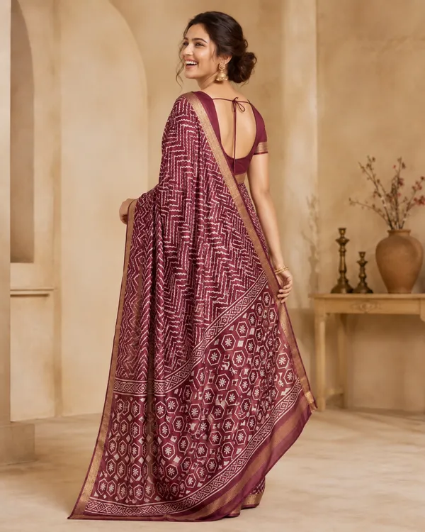 Trendy_Gajari_Pink_Zigzag_Maroon_Saree_Crafted_In_Soft_And_Flowy_Leena_Chiffon_Fabric