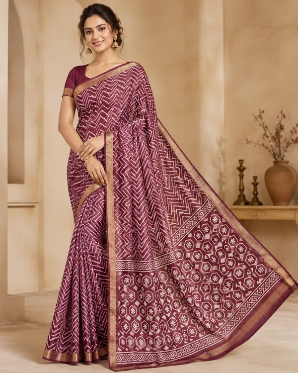 Trendy_Gajari_Pink_Zigzag_Maroon_Saree_Crafted_In_Soft_And_Flowy_Leena_Chiffon_Fabric