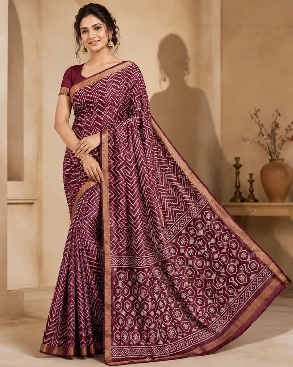 Trendy_Gajari_Pink_Zigzag_Maroon_Saree_Crafted_In_Soft_And_Flowy_Leena_Chiffon_Fabric
