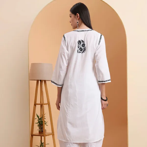 White_Mulmul_Cotton_Chikankari_Kurta_For_Women
