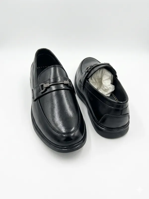 Black_Leather_Buckle_Slip-On_Formal_Shoes_For_Men
