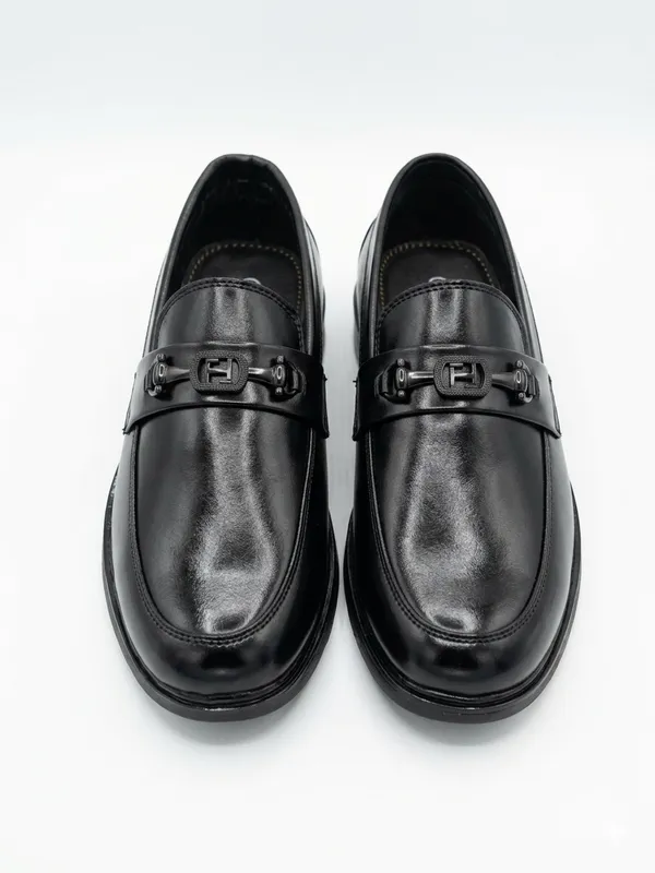 Black_Leather_Slip-On_Formal_Loafers_For_Men