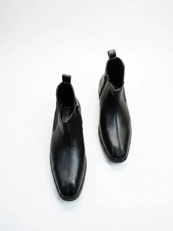 Faux_Leather_Dimond_Cut_Milled_Chain_Chelsea_Boot_Jack
