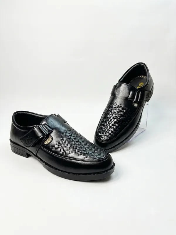 Faux_Leather_Cross_Roman_Sandal's_Crust_Black