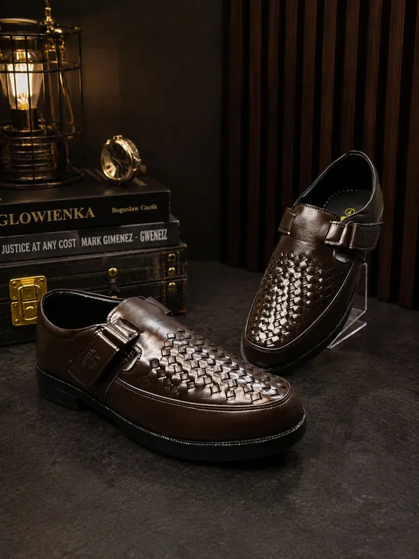 Faux_Leather_Cross_Roman_Sandal's_Crust_Brown