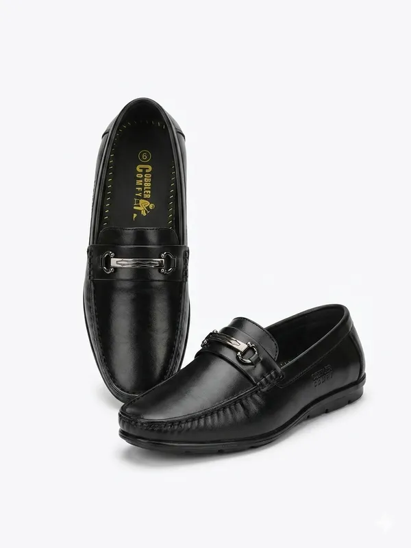 Black_Leather_Metal_Buckle_Slip-On_Loafers_For_Men