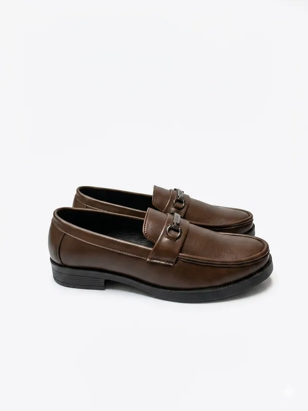 Brown_Leather_Buckle_Formal_Loafers_For_Men