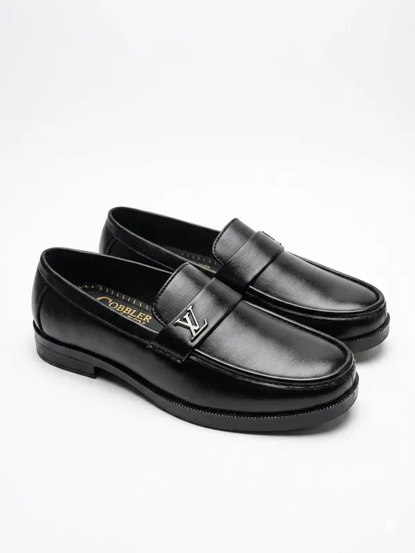 Black_Leather_Formal_Slip-On_Loafers_For_Men