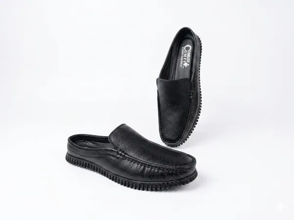 Black_Leather_Moc-Toe_Slip-On_Loafers_For_Men
