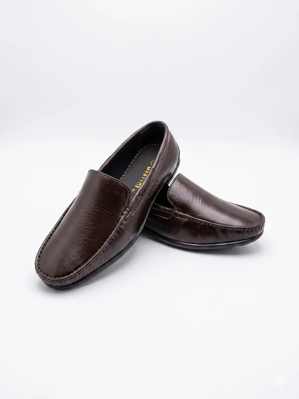Brown_Leather_Moc-Toe_Slip-On_Loafers_For_Men