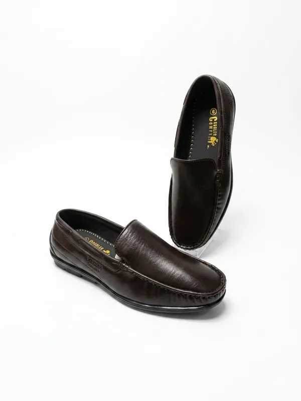 Brown_Leather_Moc-Toe_Slip-On_Loafers_For_Men