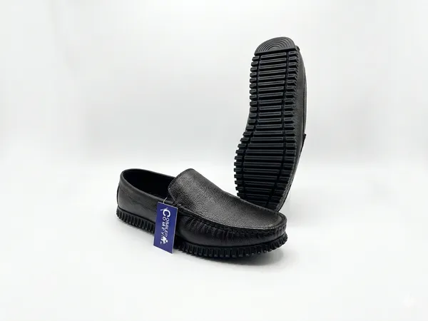 Black_Leather_Moc-Toe_Slip-On_Loafers_For_Men