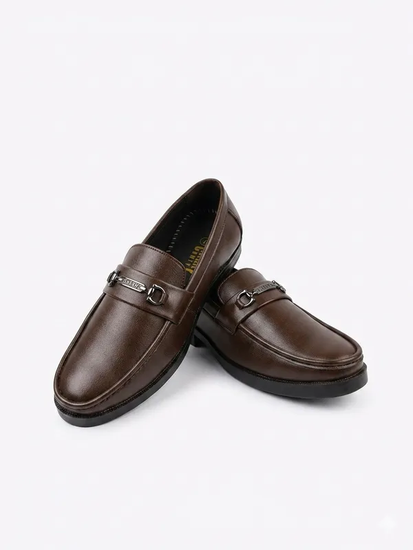 Brown_Leather_Buckle_Formal_Loafers_For_Men