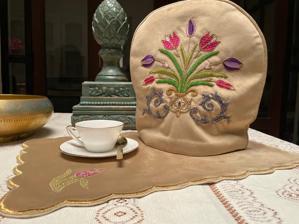 Tulip_Garden_Zardozi_Embroidered_Tea_Cozy_And_Mat_Set